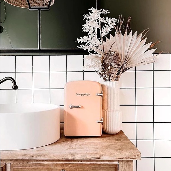 Pretty Peach Beautyfridge - Picture 7 of 9